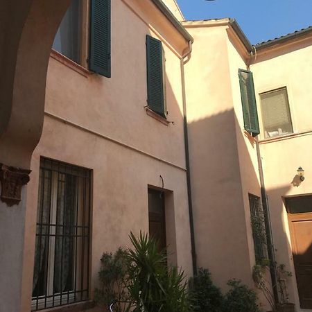 Elena Appartement Ferrara Buitenkant foto